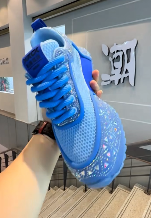 Colorful mesh breathable diamond heightening sports shoes