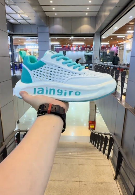 Men's blue hollow running shoes