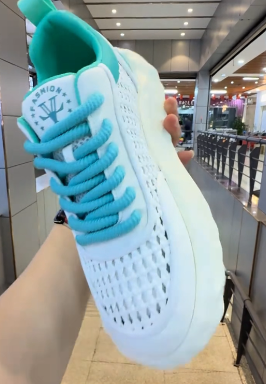 Men's blue hollow running shoes