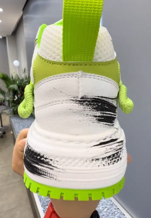 Men's green graffiti heightens fashion casual shoes