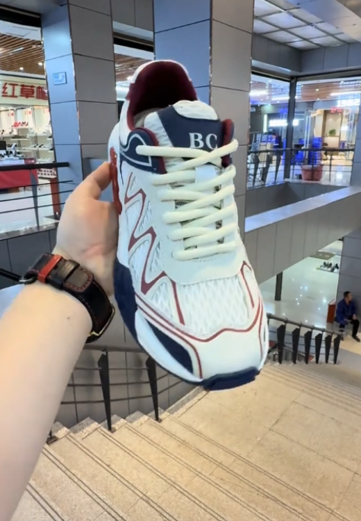 Wave line chart color matching breathable sneakers