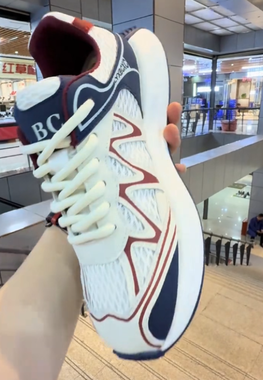 Wave line chart color matching breathable sneakers