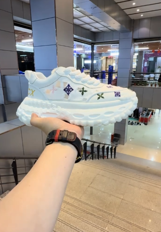 Color embroidery printing white heightening non-slip shoes