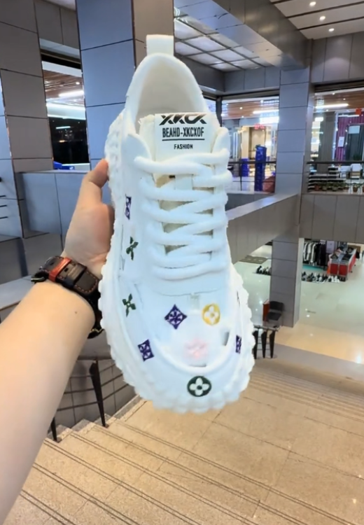 Color embroidery printing white heightening non-slip shoes