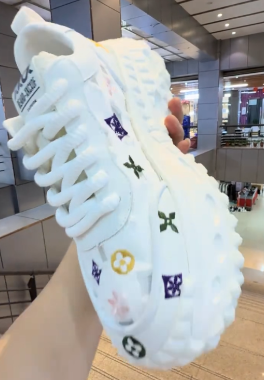 Color embroidery printing white heightening non-slip shoes