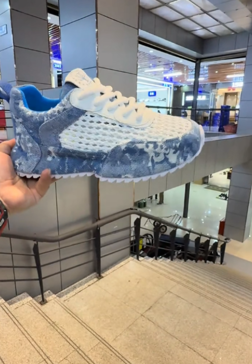 Colored old denim hollow-out breathable sneakers