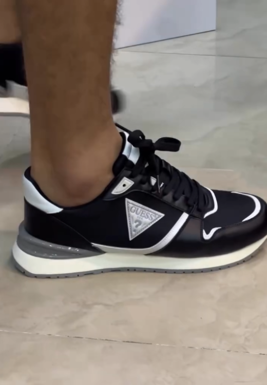 Men guess triangle sneakers