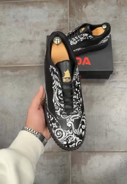 Men's hand-painted black and white casual shoes