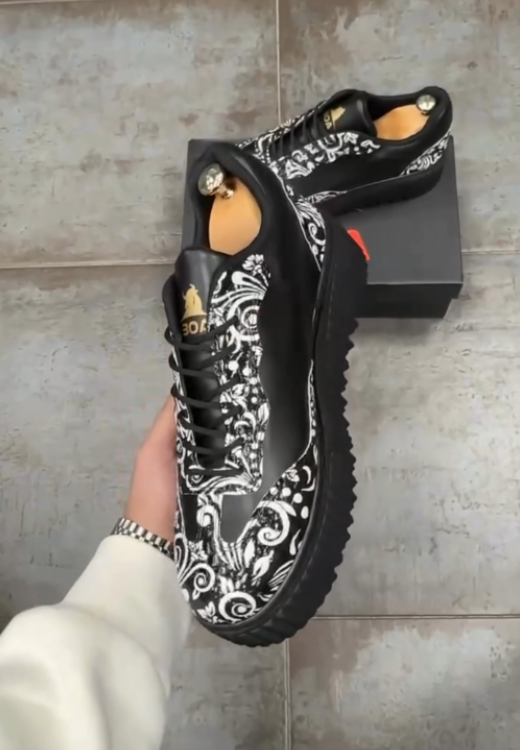 Men's hand-painted black and white casual shoes
