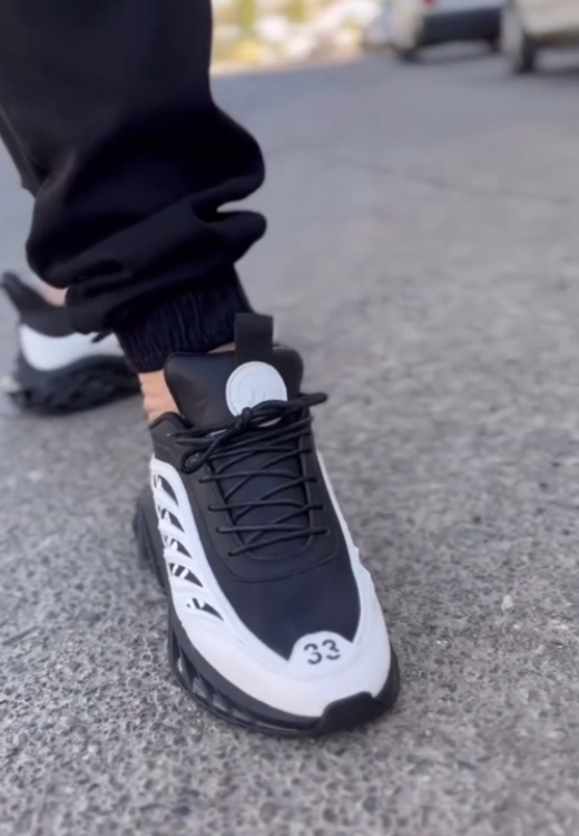 Men's jogging shoes with crossed soles in grid