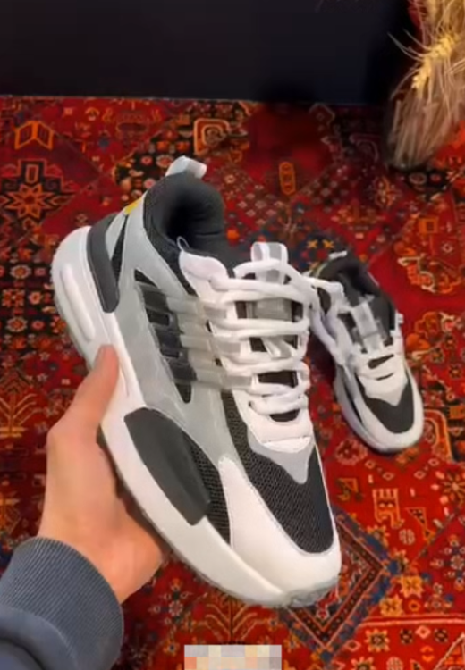 Men' s black and white slash sneakers