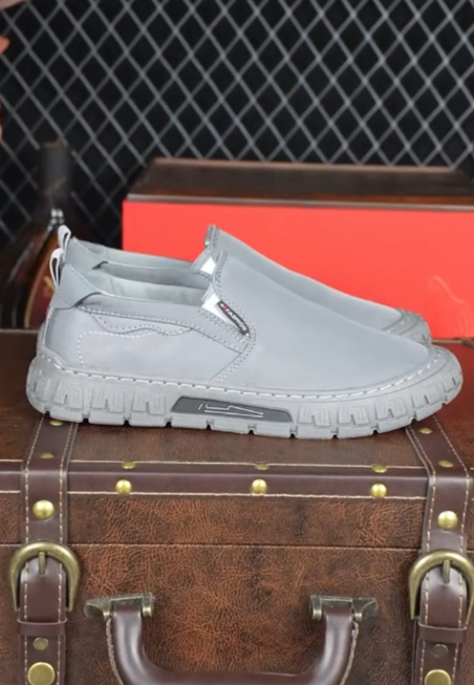 Men's solid color one-pedal casual shoes
