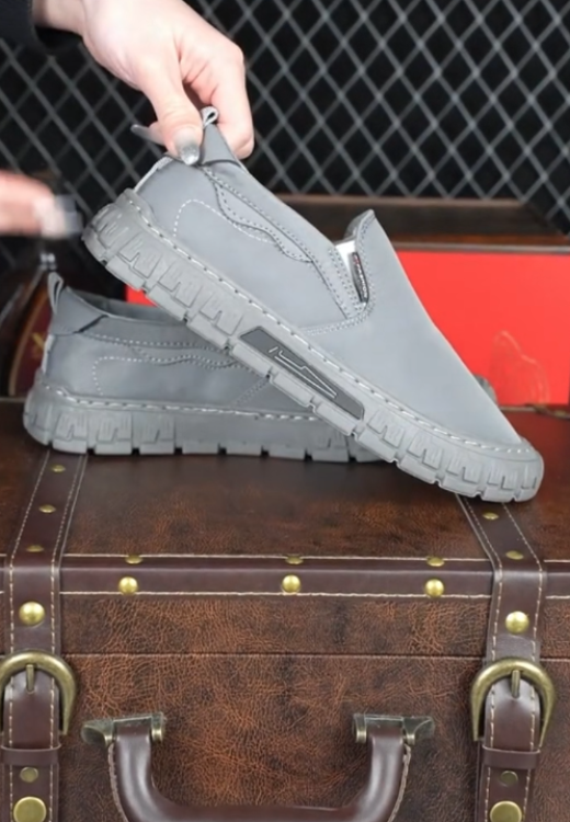 Men's solid color one-pedal casual shoes