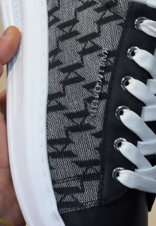 Black high-quality enhanced sports and leisure shoes