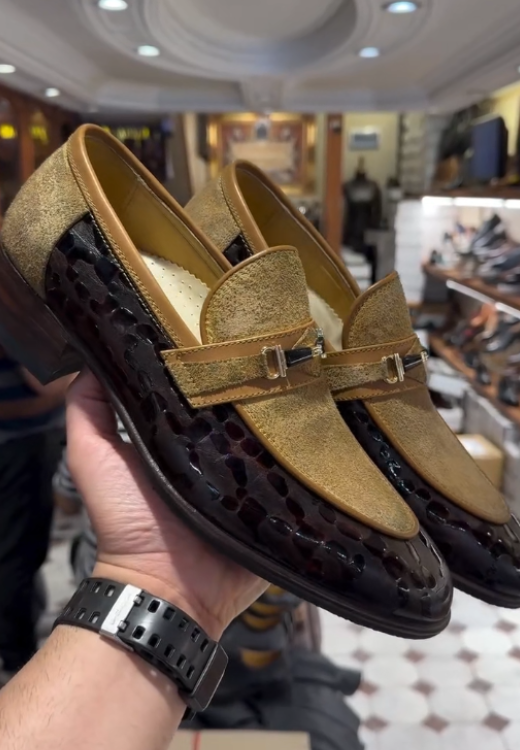 Brown khaki stitching casual leather shoes