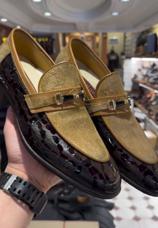 Brown khaki stitching casual leather shoes