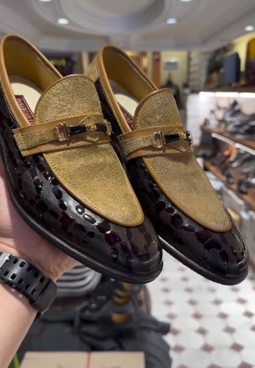 Brown khaki stitching casual leather shoes