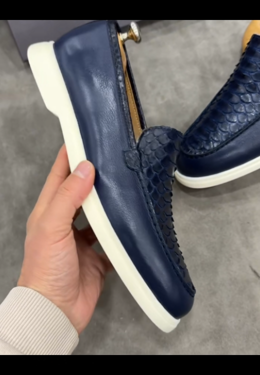 Crocodile solid color stitching casual leather shoes