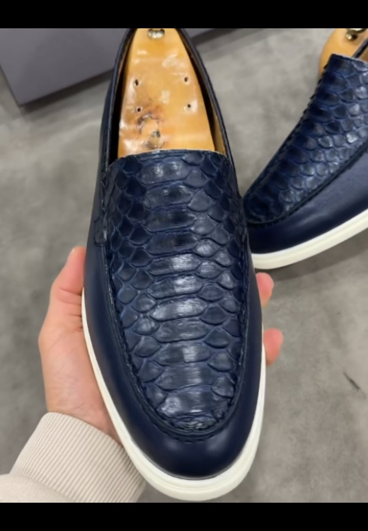 Crocodile solid color stitching casual leather shoes