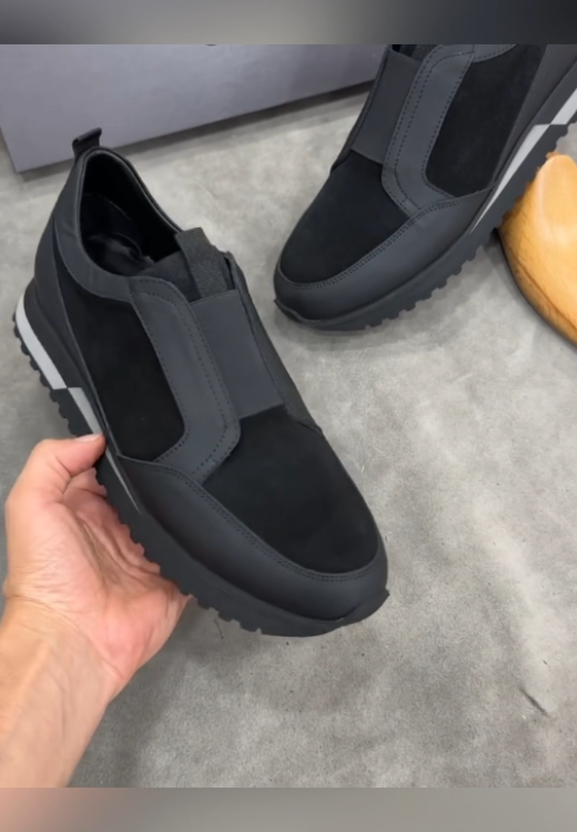 High-quality casual sneakers without shoelaces
