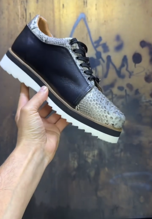 Gray scales splicing black casual shoes
