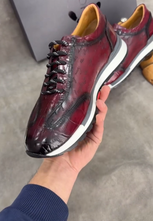 Red letter printed leather casual shoes