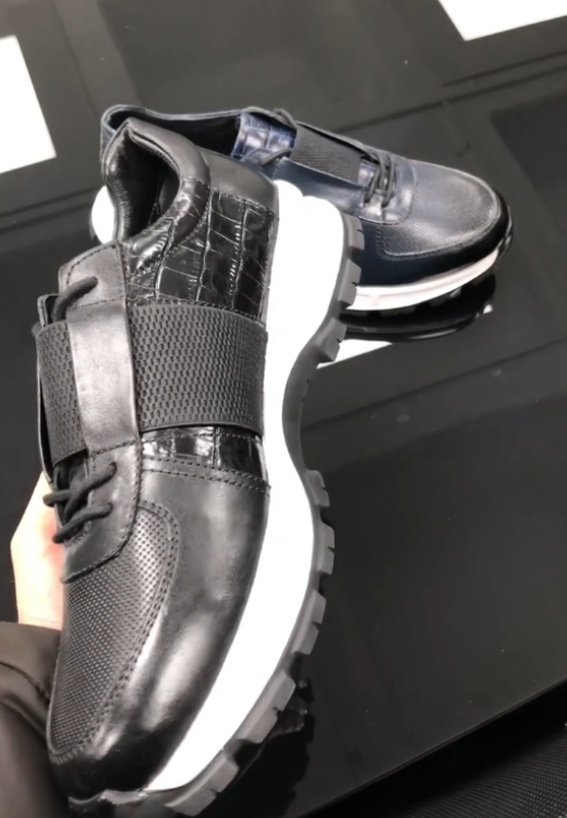 Elastic tightening sports shoes with leisure leather