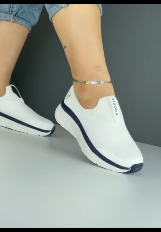 White mesh breathable one-pedal sports shoes