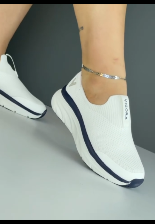 White mesh breathable one-pedal sports shoes