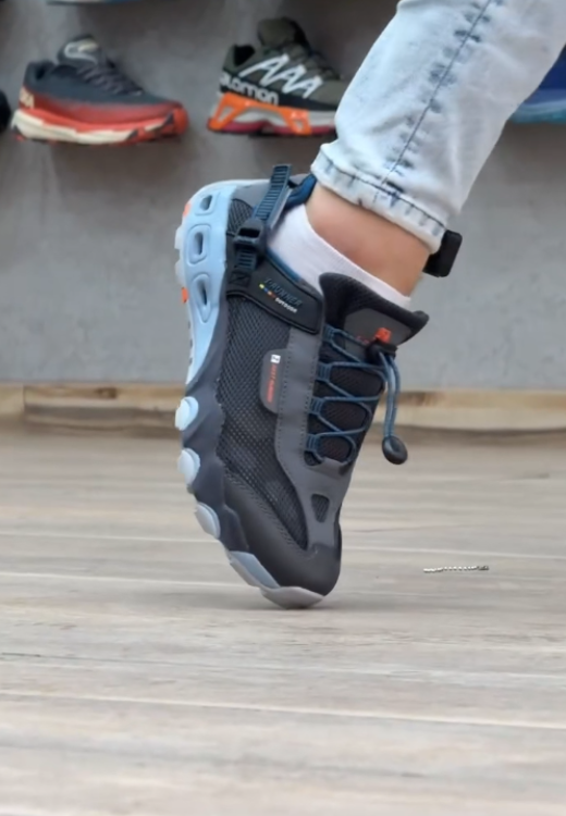 Stretched shoelaces breathable jogging sneakers