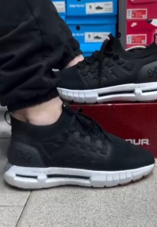 Black high quality woven stitching sneakers