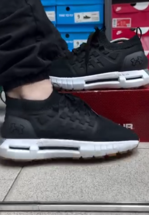 Black high quality woven stitching sneakers
