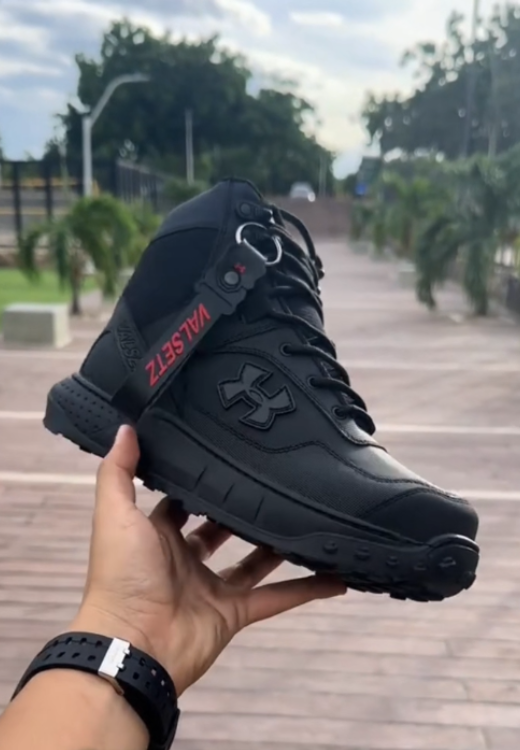 High-top leisure shoes