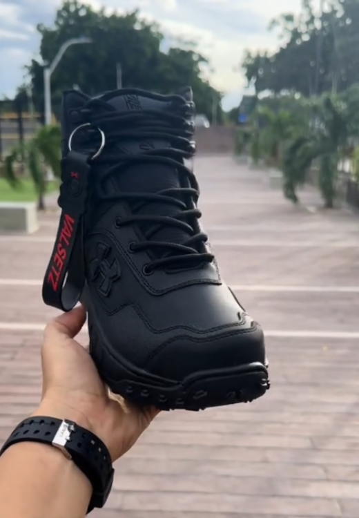High-top leisure shoes