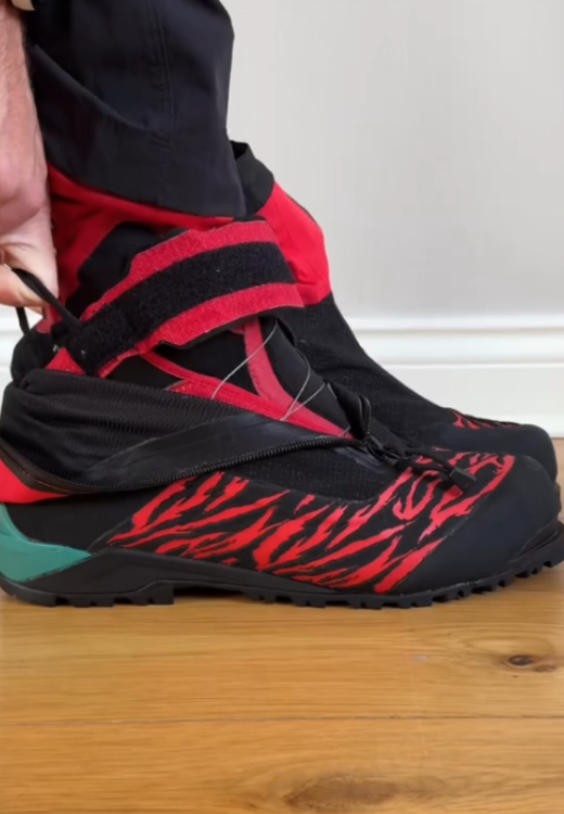 Flame printed walking shoes