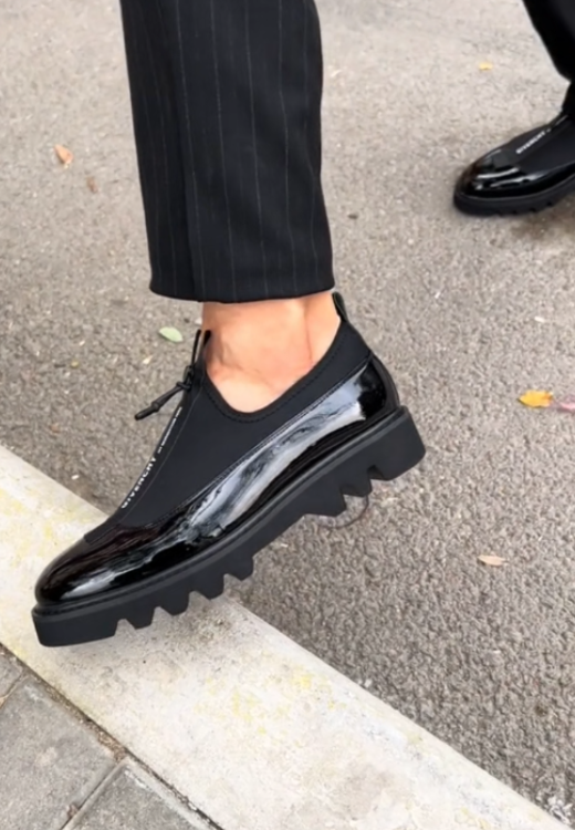 Non-shoelace leather splicing casual shoes