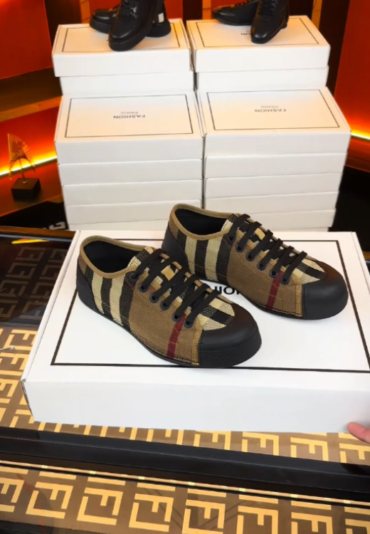 Men's classic plaid casual shoes
