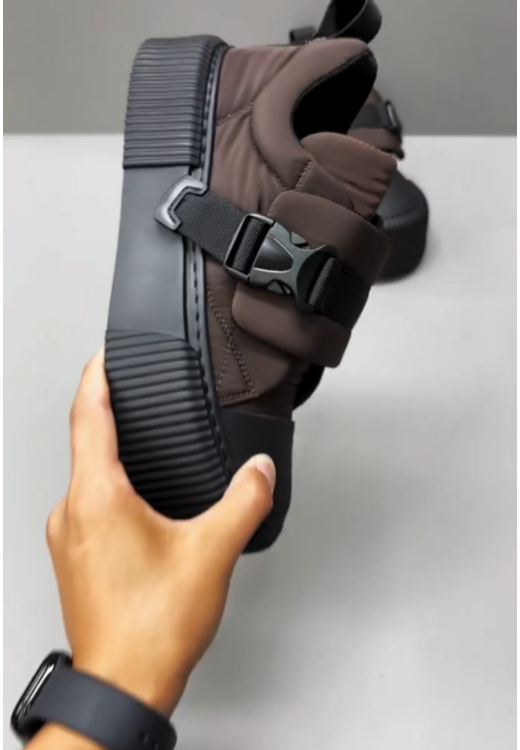 Brown wide-button comfortable and increased casual shoes