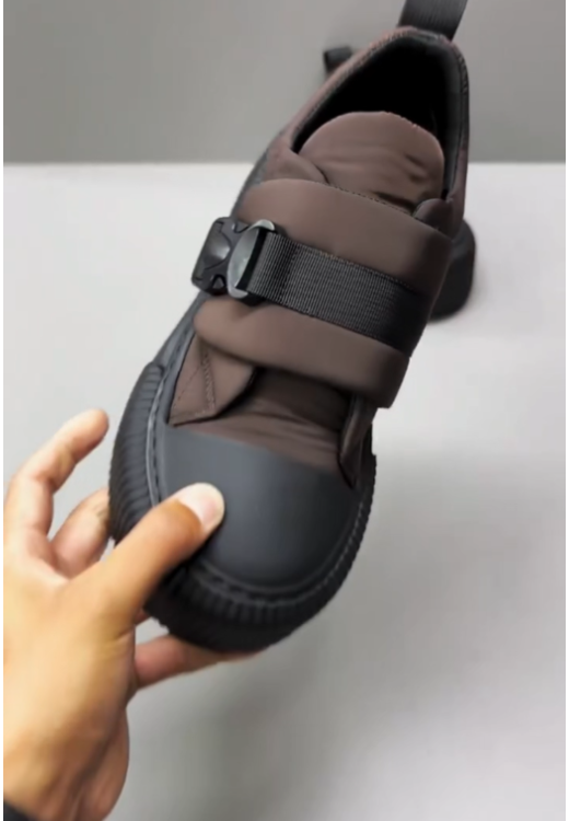 Brown wide-button comfortable and increased casual shoes