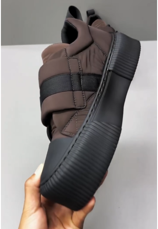 Brown wide-button comfortable and increased casual shoes