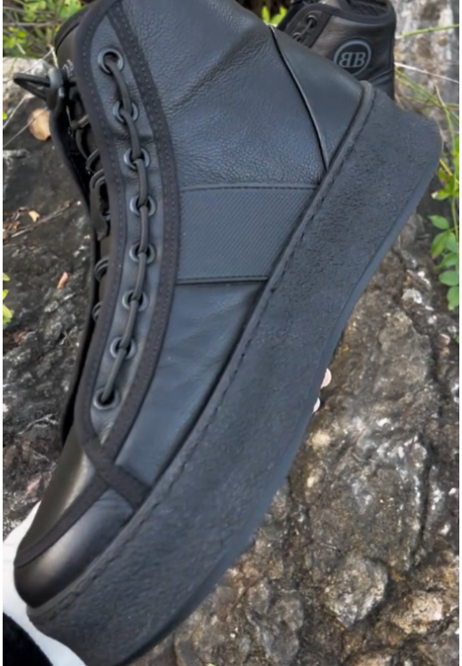 High-top sports shoes in autumn and winter