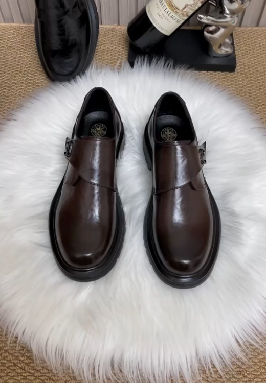 Brown wide buckle leather shoes with high quality