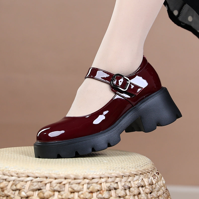 Patent leather retro lady shoes