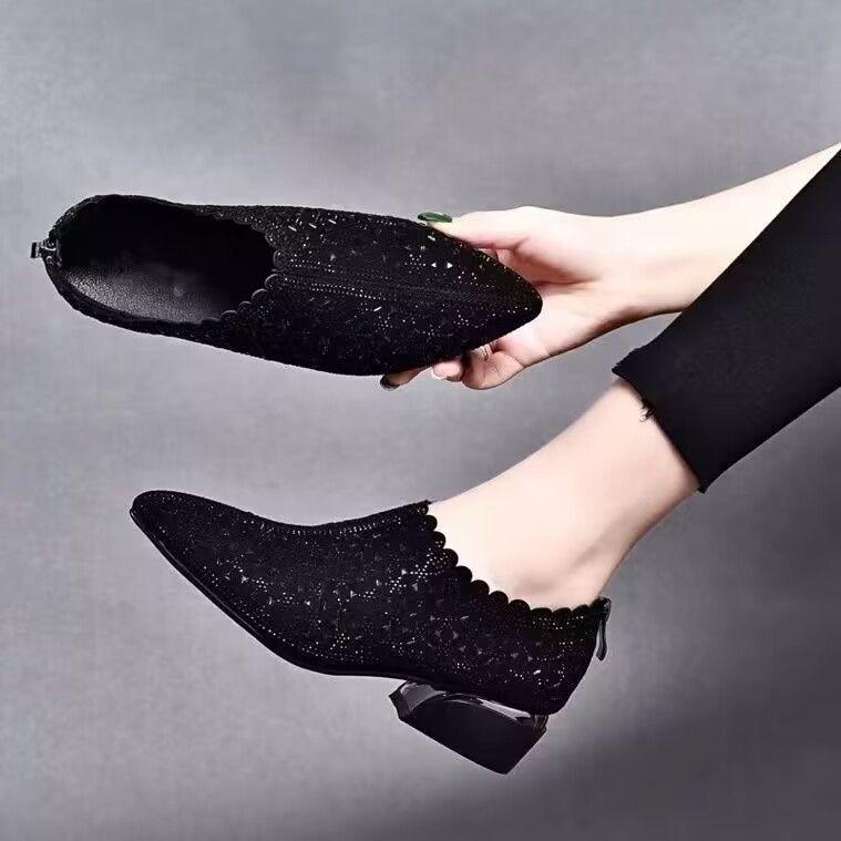 Beautiful and fashionable soft sole casual shoes
