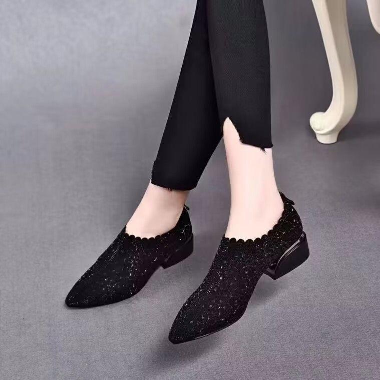 Beautiful and fashionable soft sole casual shoes