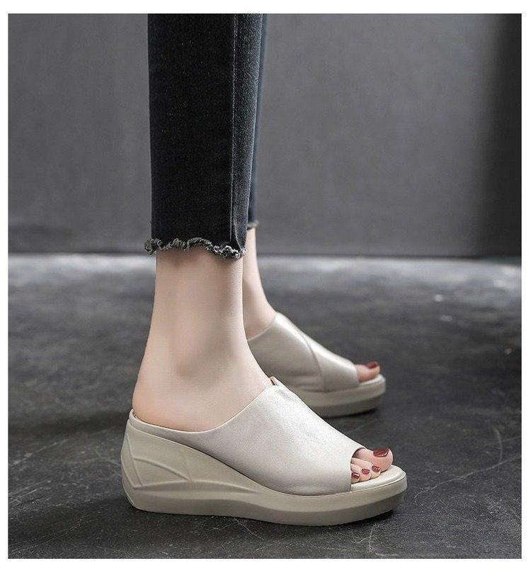 Durable non-slip leather slippers