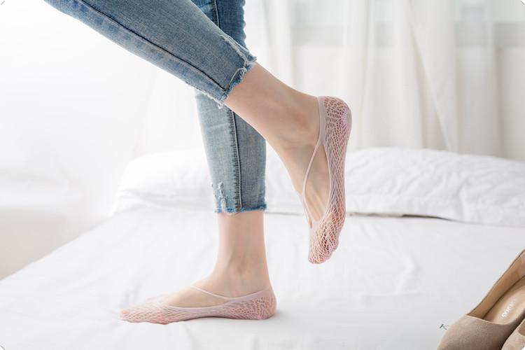 Breathable knitted lace socks