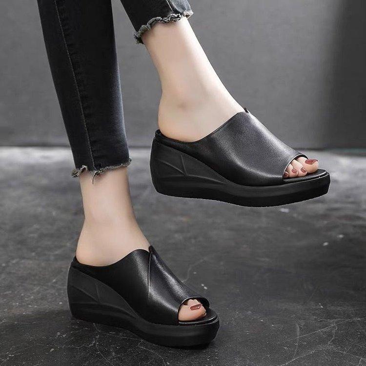 Durable non-slip leather slippers