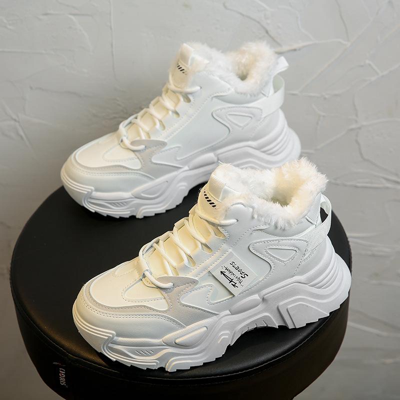 Comfortable and versatile velvet sneakers