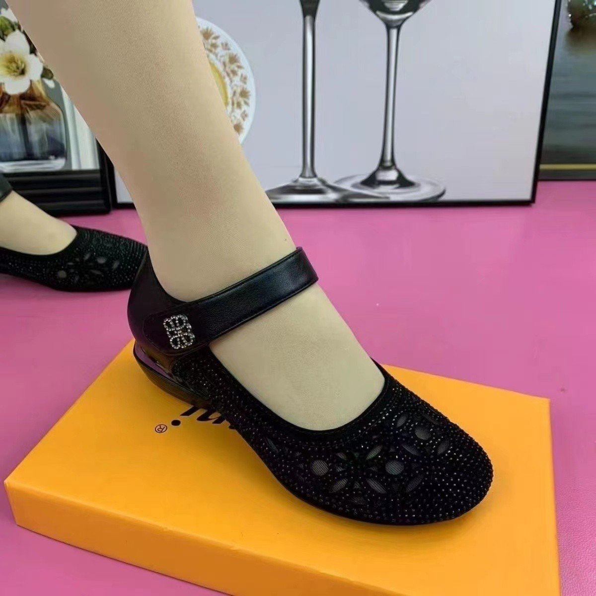 New rhinestone non-slip sandals